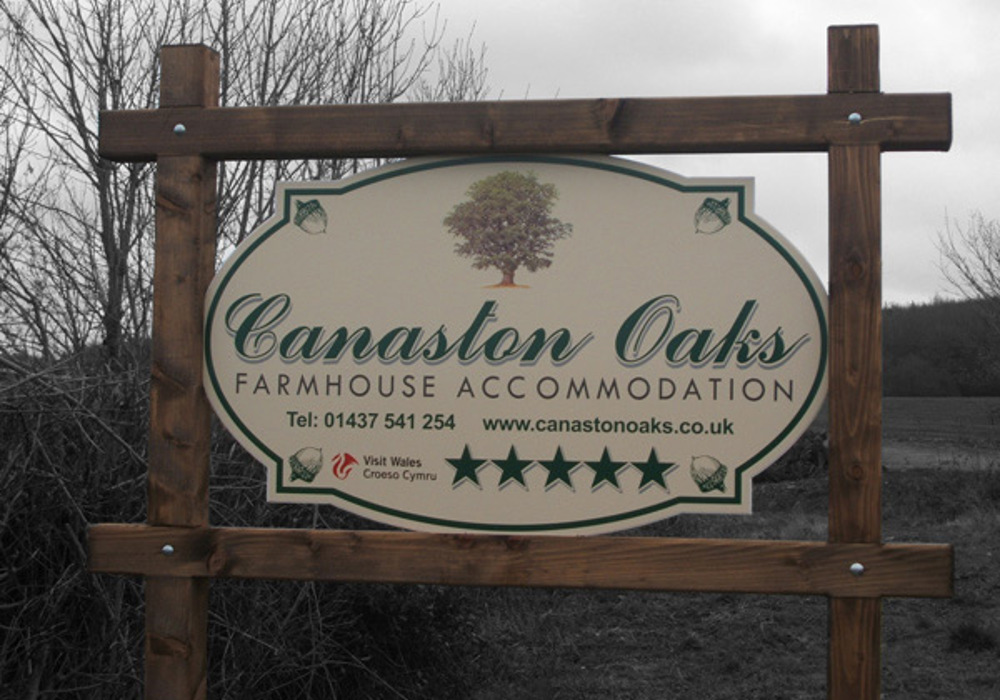 Canaston Oaks freestanding business sign